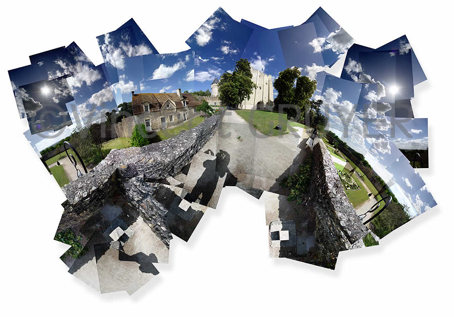 Photo panoramique le cour du ch&acirc;teau m&eacute;di&eacute;val de Saint-Jean - 28400 Nogent le Rotrou - Parc naturel r&eacute;gional du Perche - Eure et Loir - R&eacute;gion centre - France - Europe